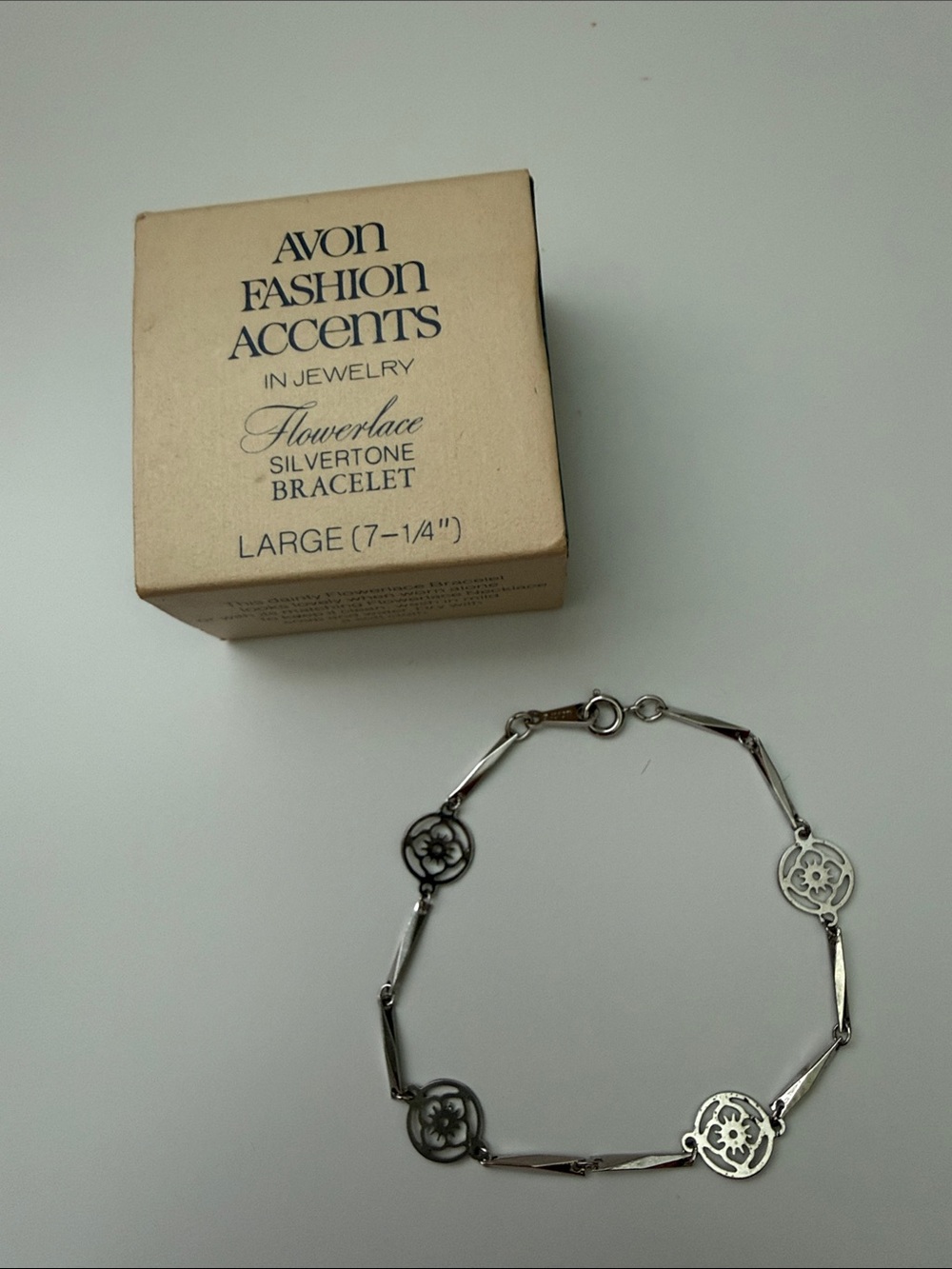 Vintage Avon Flowerlace Silvertone Bracelet w/ box Large Floral